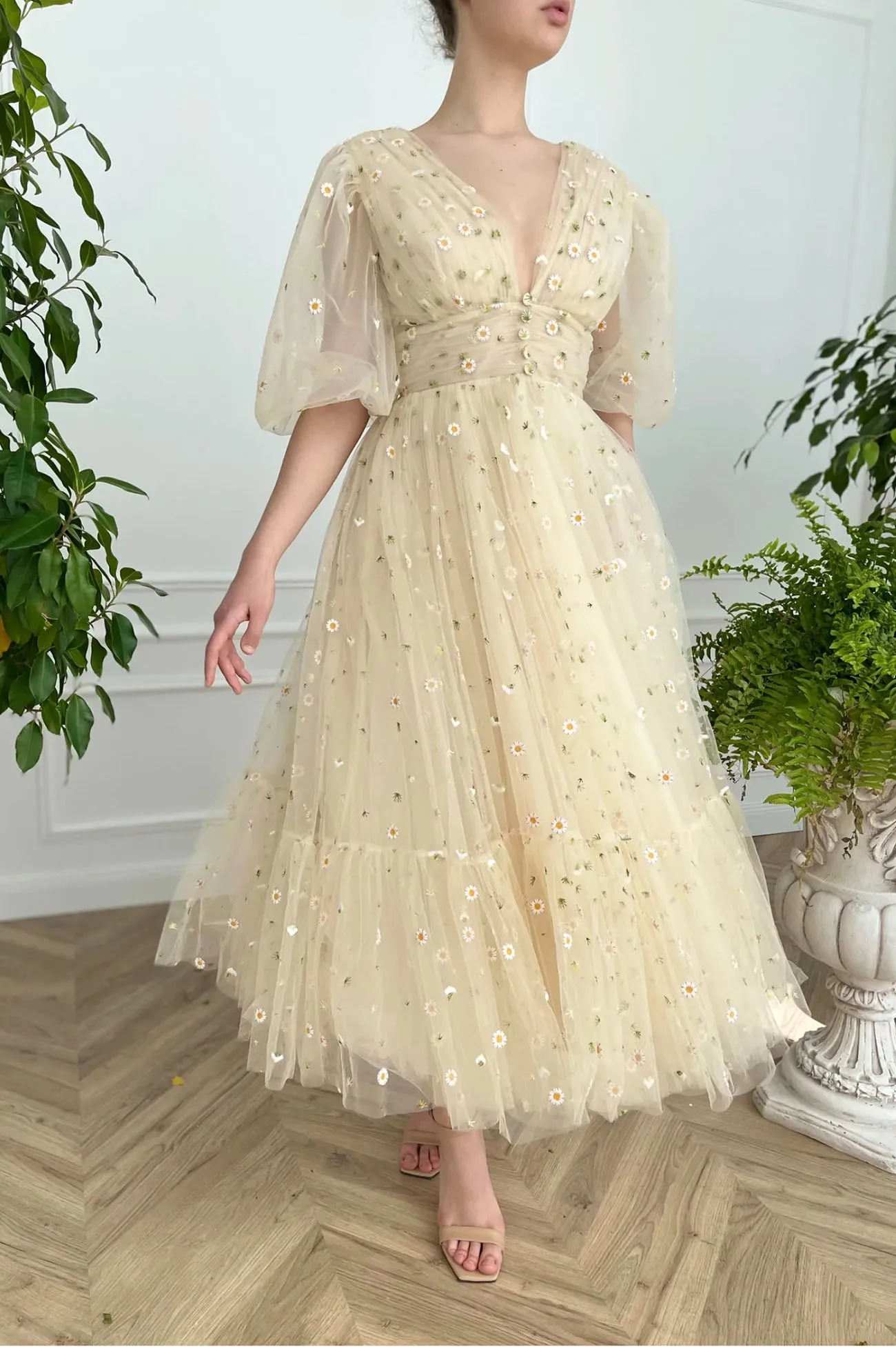 Champagne V-Neck Lace Short Prom Dress, Cute Puff Sleeves Party Dress with Pockets