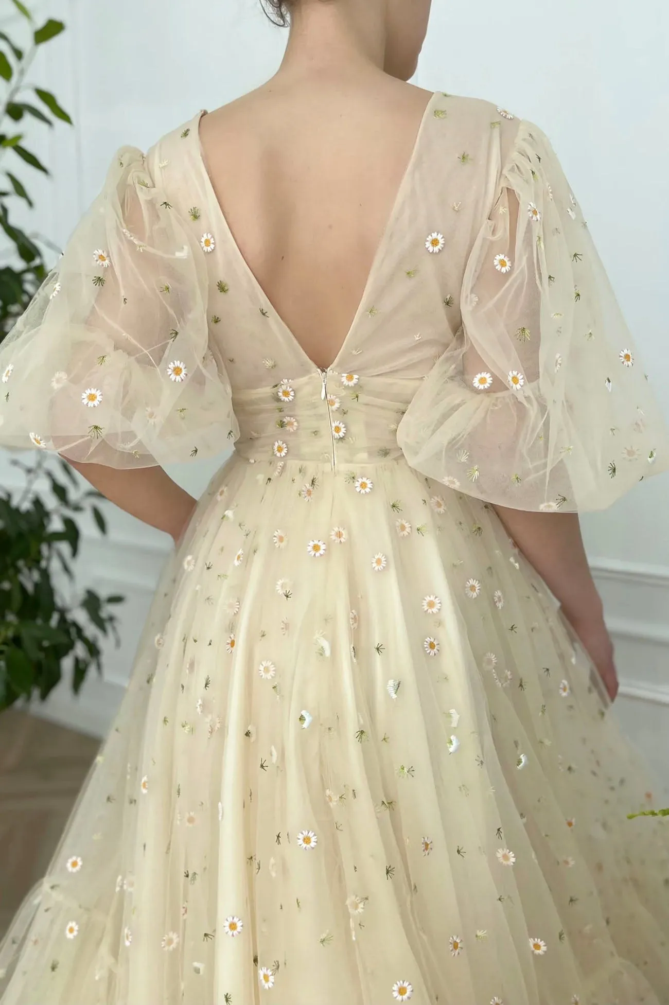 Champagne V-Neck Lace Short Prom Dress, Cute Puff Sleeves Party Dress with Pockets