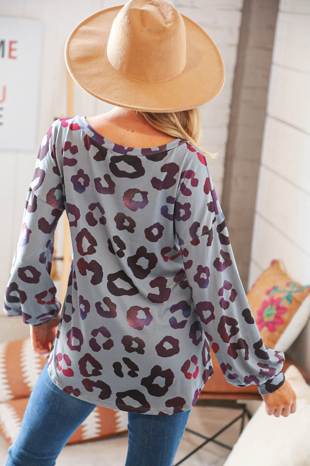 Grey & Berry Hacci Leopard V Neck Long Sleeve Pullover