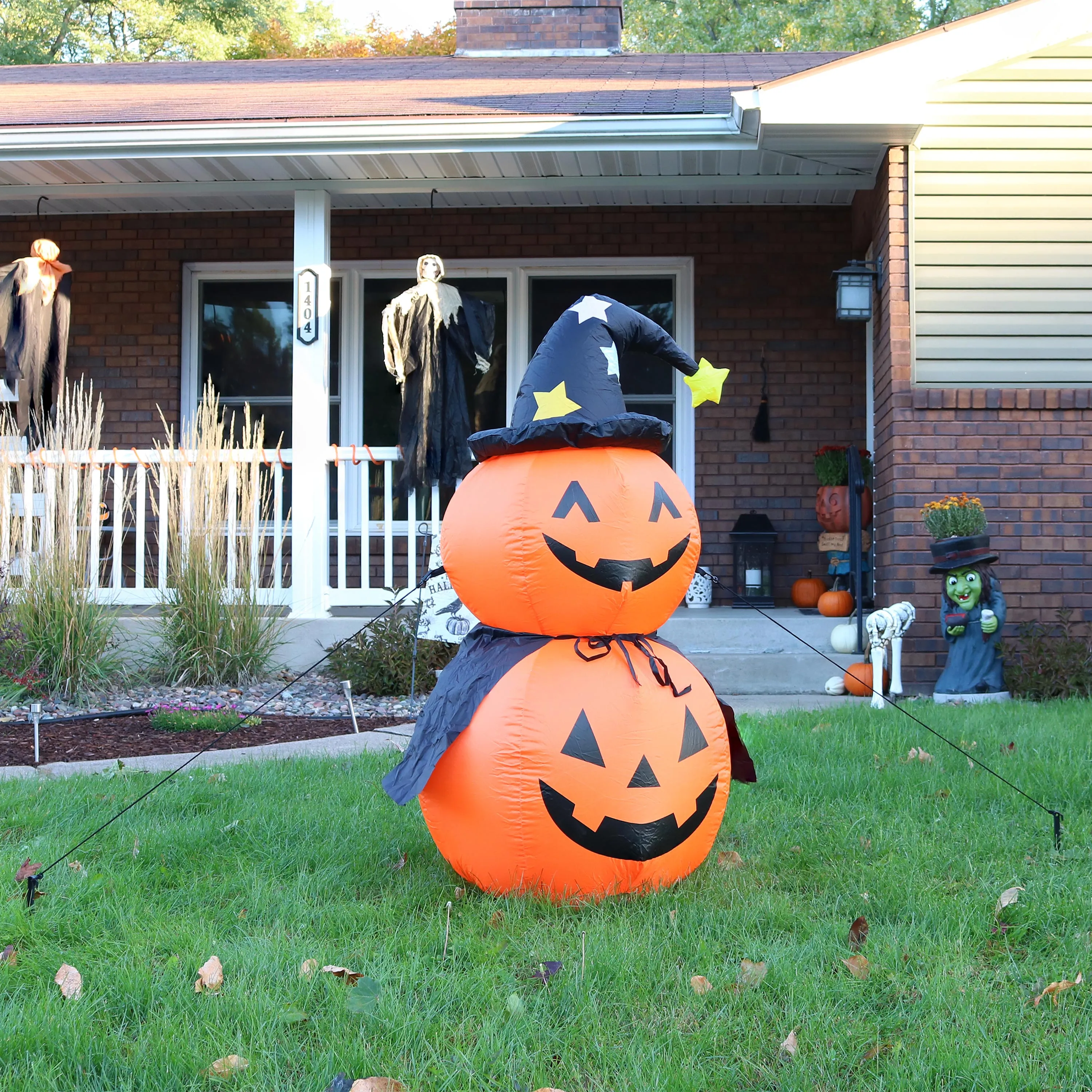Sunnydaze Jack-O'-Lantern Witch Duo Inflatable Halloween Decoration - 4'